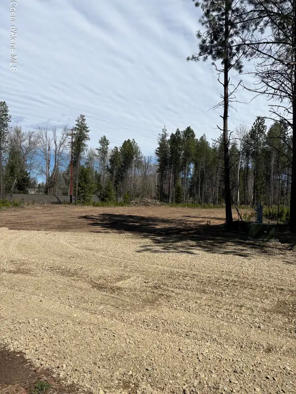 207 Davis Rd, Sagle, ID 83860