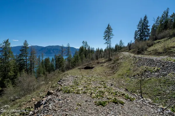 531 Midas Dr, Sagle, ID 83860