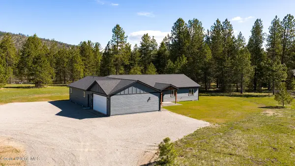 55 Flattery LN, Blanchard, ID 83804