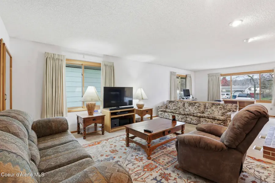 2303 N 8th ST, Coeur Dalene, ID 83814 - #2