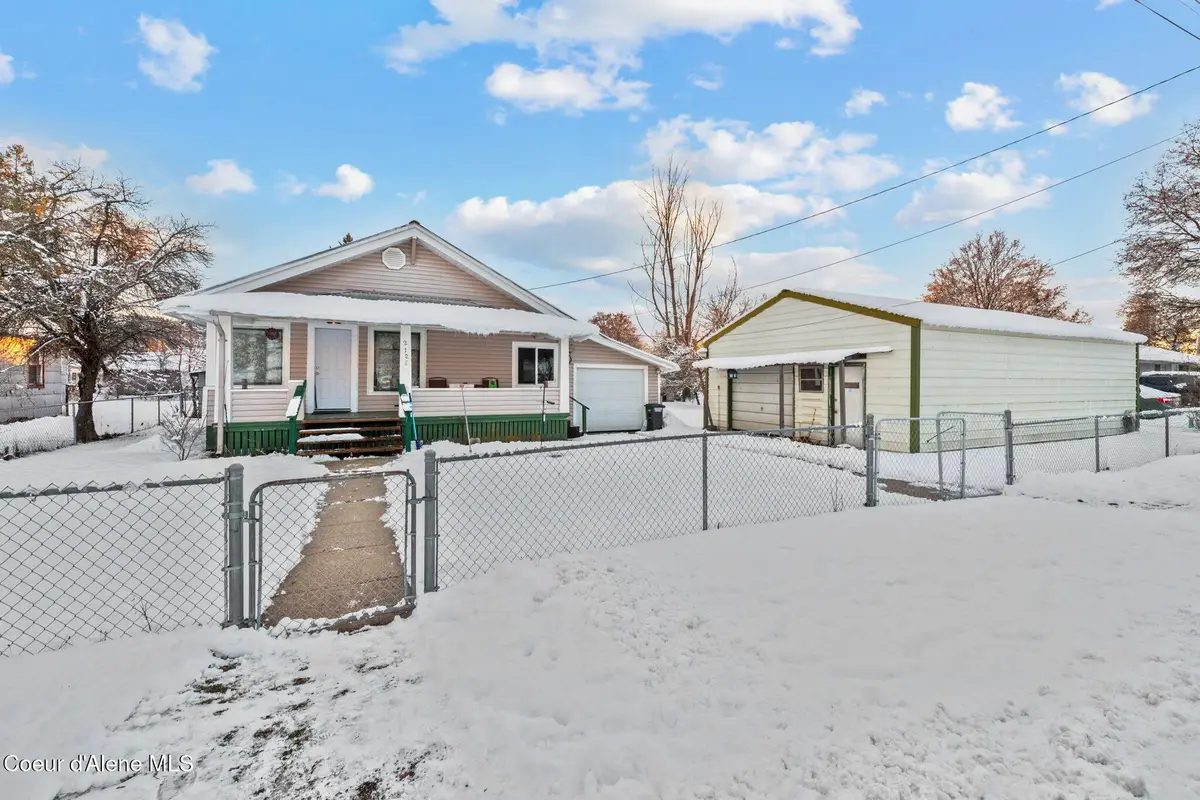 212 E Lincoln AVE, Priest River, ID 83856 - Image #1