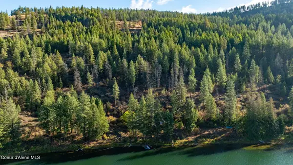 1402 Mirror Lake Rd, Sagle, ID 83860