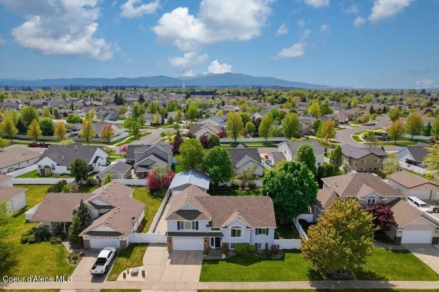 8299 N Raspberry LN, Hayden, ID 83835 - #2