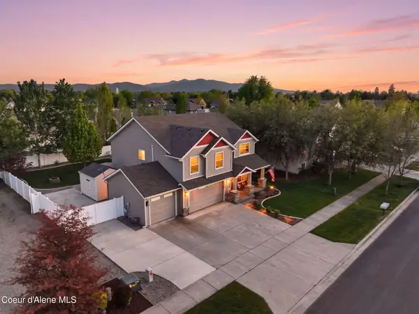 2548 W Blackberry Loop, Hayden, ID 83835