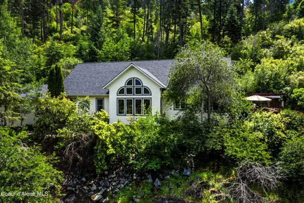 88 Cedarwood Ln, Sagle, ID 83860