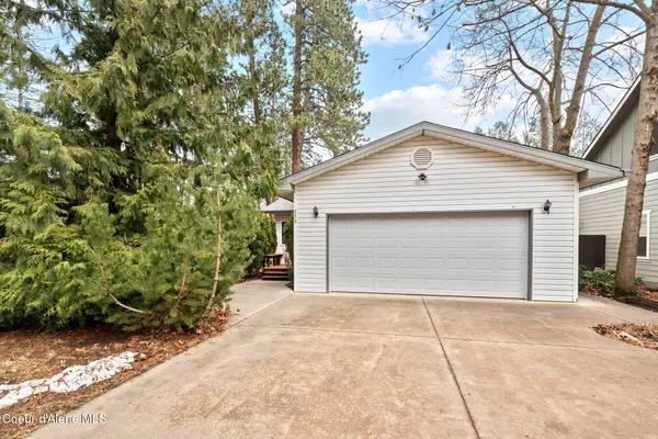 858 N Government WAY, Coeur d'Alene, ID 83814