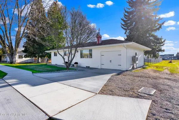 1810 W Honeysuckle AVE, Hayden, ID 83835