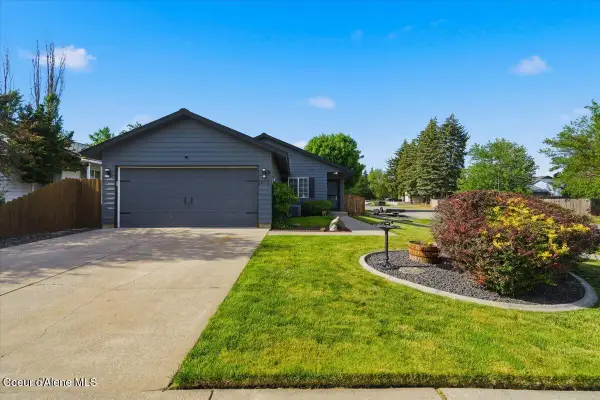 1073 W Kyler AVE, Hayden, ID 83835