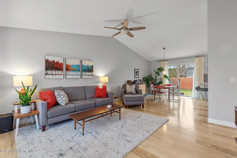 4042 N COUPLES DR, Coeur Dalene, ID 83815 - Image #3