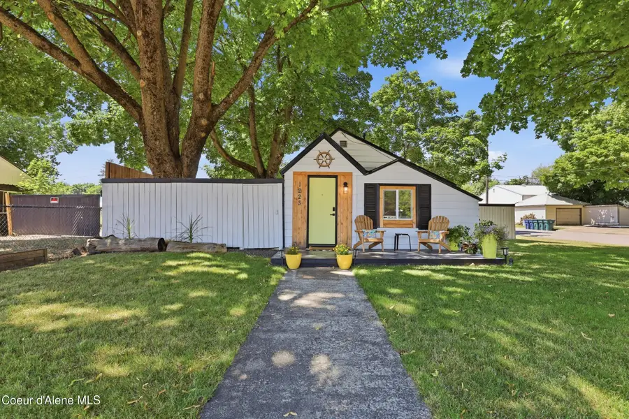 1223 N 1st St, Coeur Dalene, ID 83814 - #3