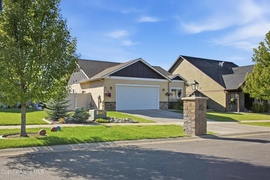 13421 N Shimmering Ct, Rathdrum, ID 83858 - #3