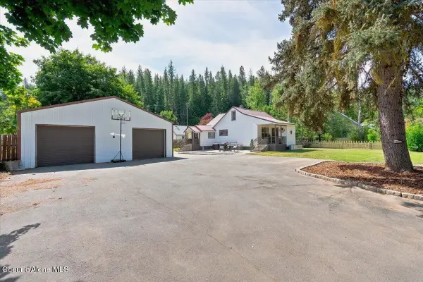 905 S Division St, Pinehurst, ID 83850