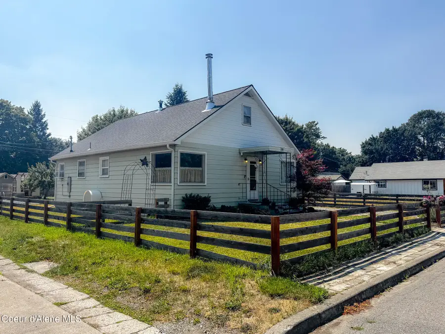 410 W Linden AVE, Coeur D Alene, ID 83814 - #2