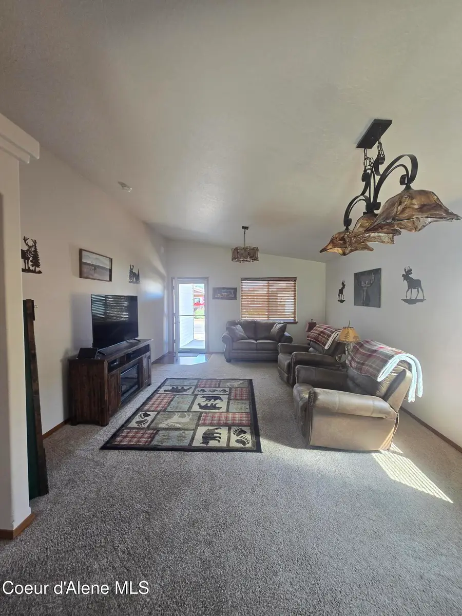 8646 W Sawtooth ST, Rathdrum, ID 83858 - #3