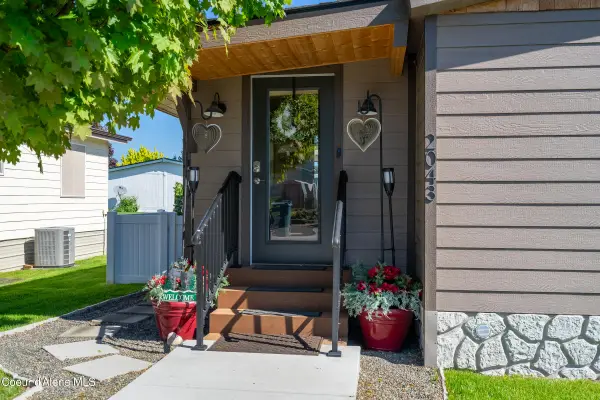 2043 W Lady Anne WAY, Post Falls, ID 83854