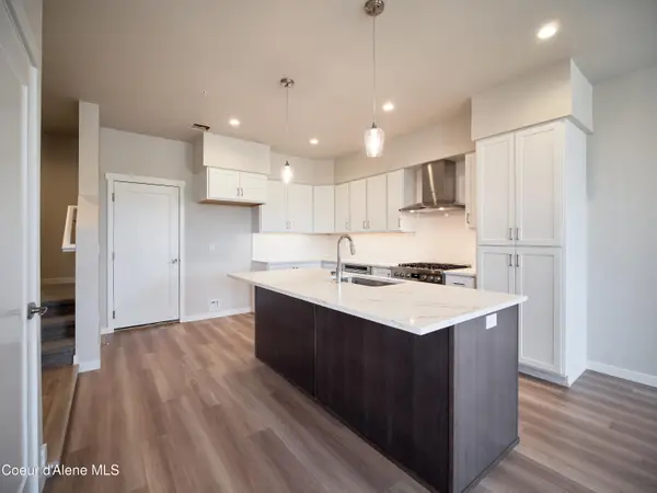 1042 E 4TH AVE, Post Falls, ID 83854