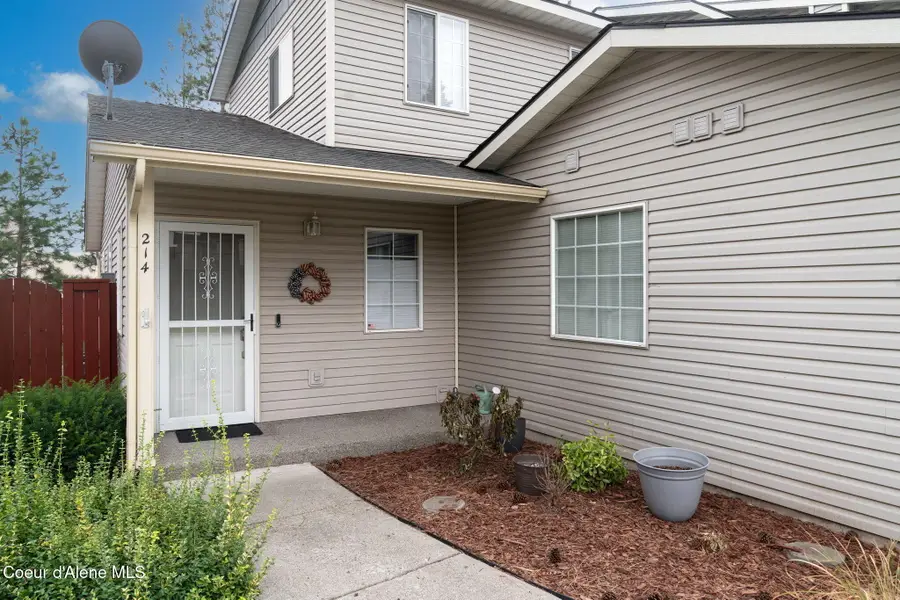 214 E Knotty Pine Ln, Coeur D Alene, ID 83815 - #3