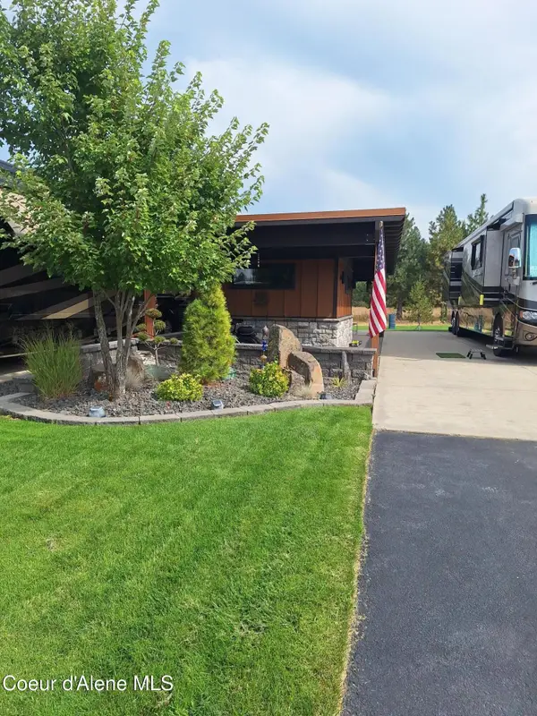 17 Sand Trap Ln, Blanchard, ID 83804