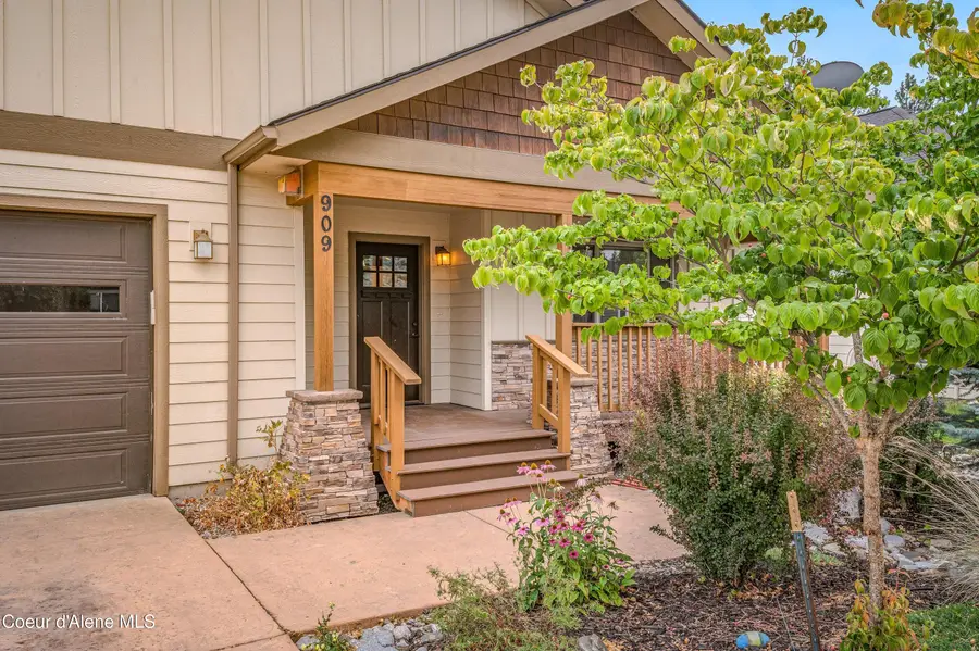 909 Northview Dr, Sandpoint, ID 83864 - #3