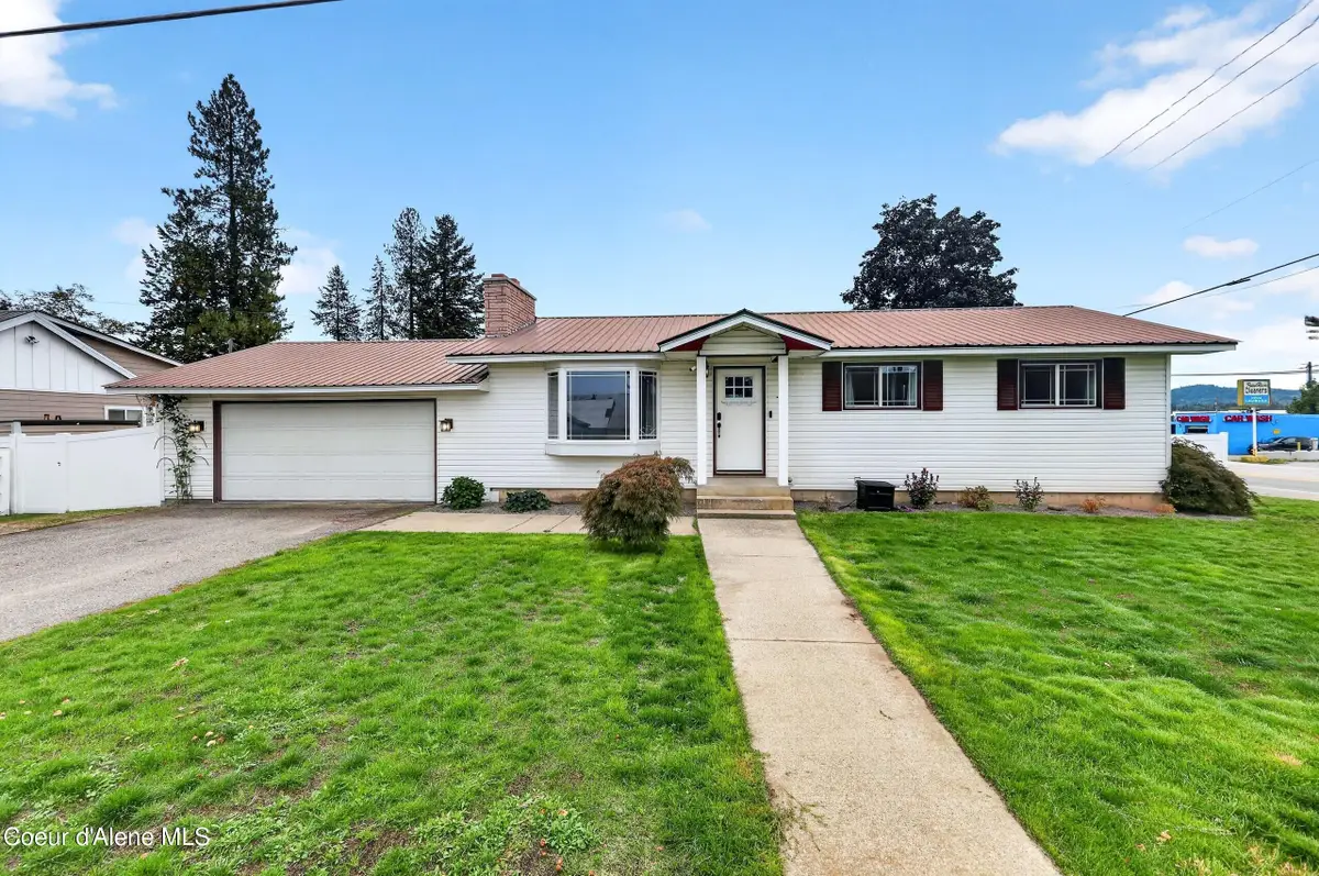 16 E Lincoln AVE, Priest River, ID 83856 - #1