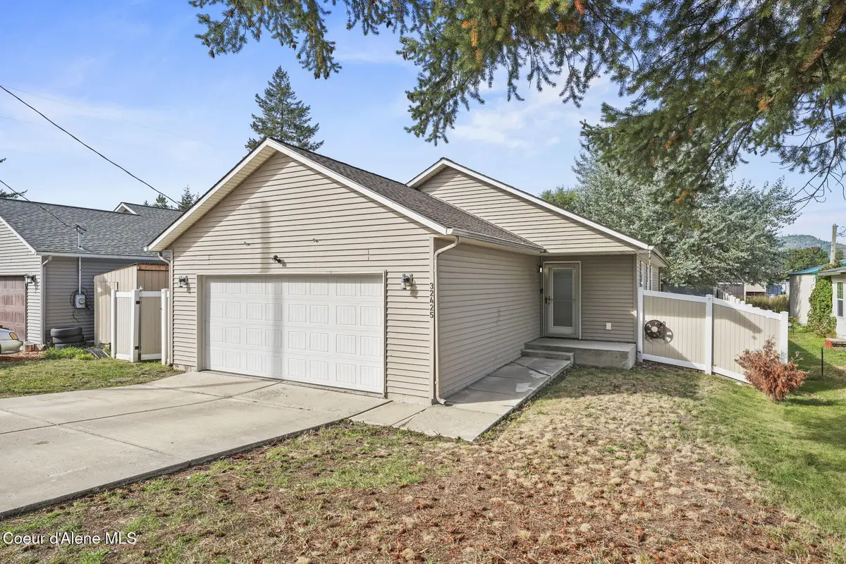 32425 N 8th AVE, Spirit Lake, ID 83869 - #1