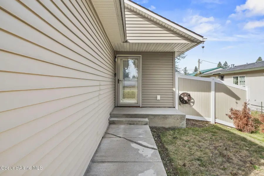 32425 N 8th AVE, Spirit Lake, ID 83869 - #2