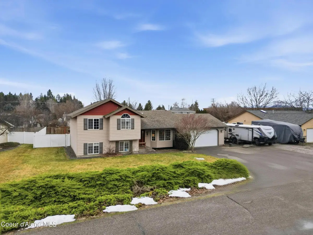 858 E Maple PL, Hayden, ID 83835 - Image #1