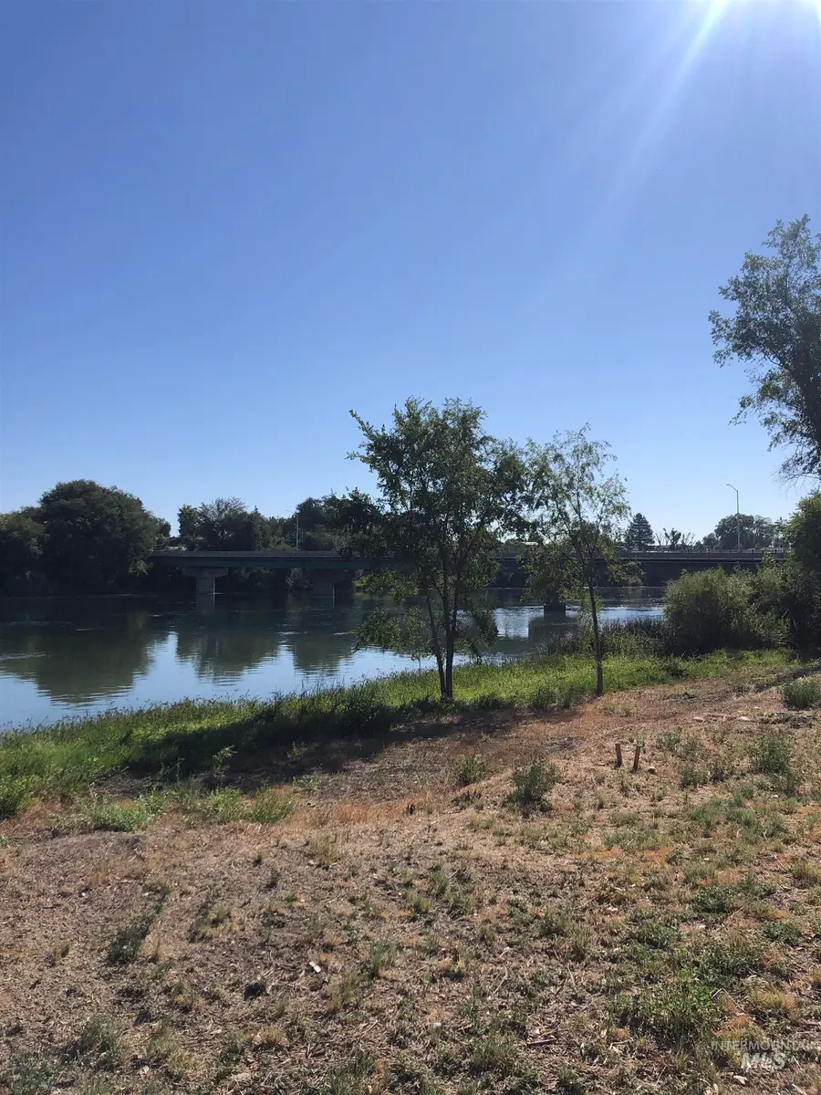 503 Owyhee Avenue, Homedale, ID 83628 - Image #2