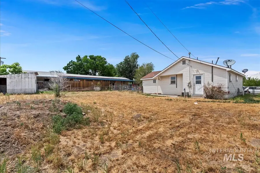 167 W 3rd Ave, Glenns Ferry, ID 83623 - Image #2