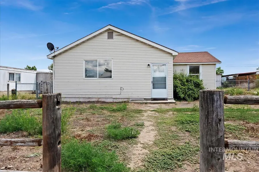 167 W 3rd Ave, Glenns Ferry, ID 83623 - Image #3