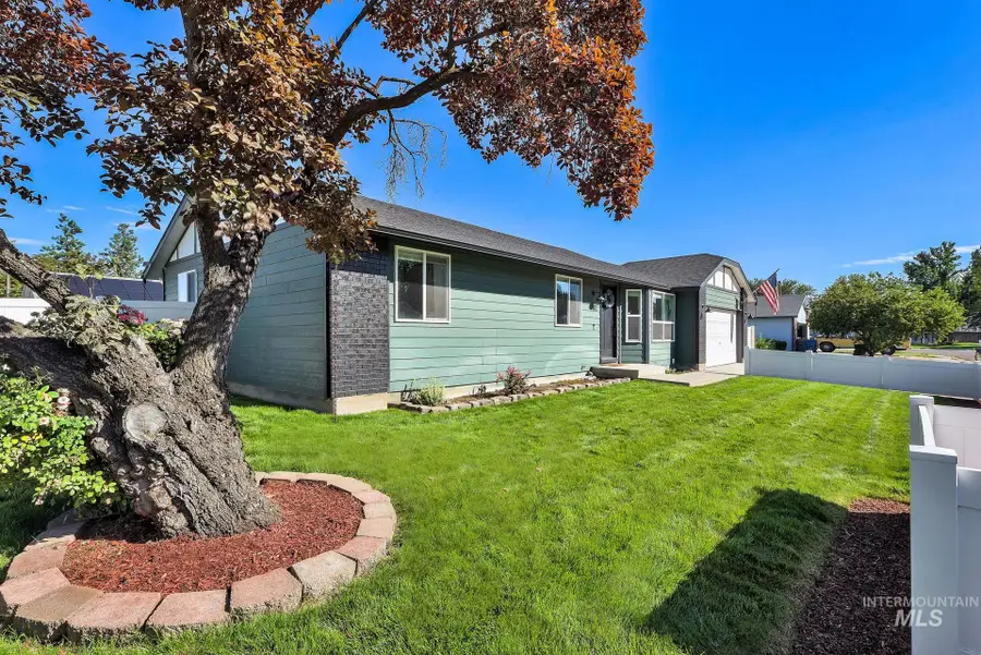 1182 N Iris Ave, Boise, ID 83704 - Image #3