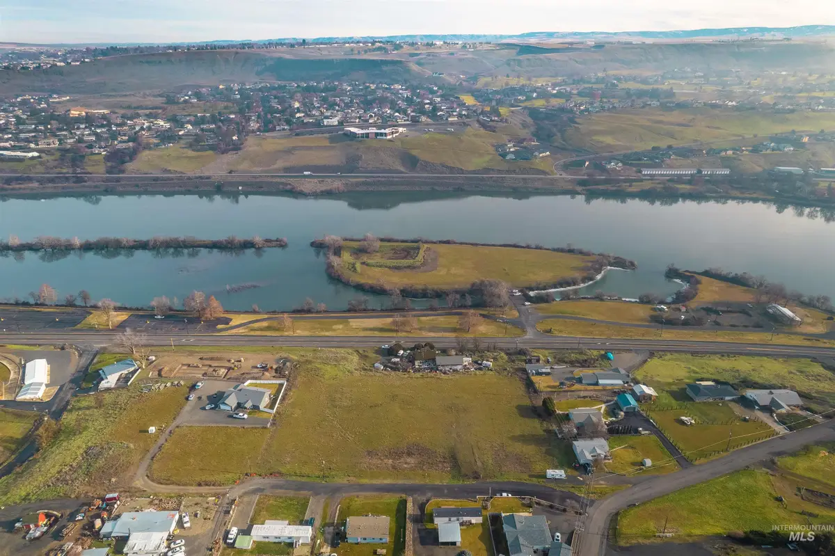 2455 Marina View Dr, Clarkston, WA 99403 - Image #1