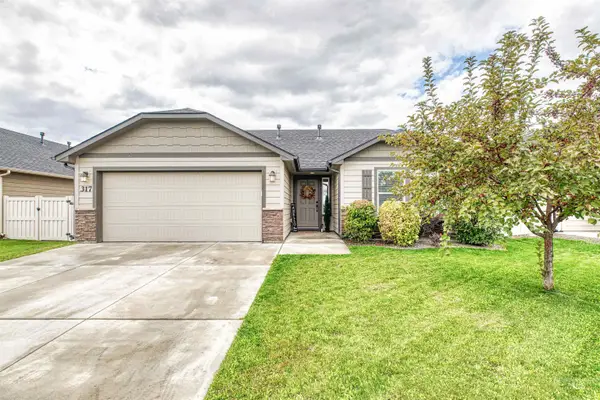 317 Cliff Swallow Ave, Caldwell, ID 83605