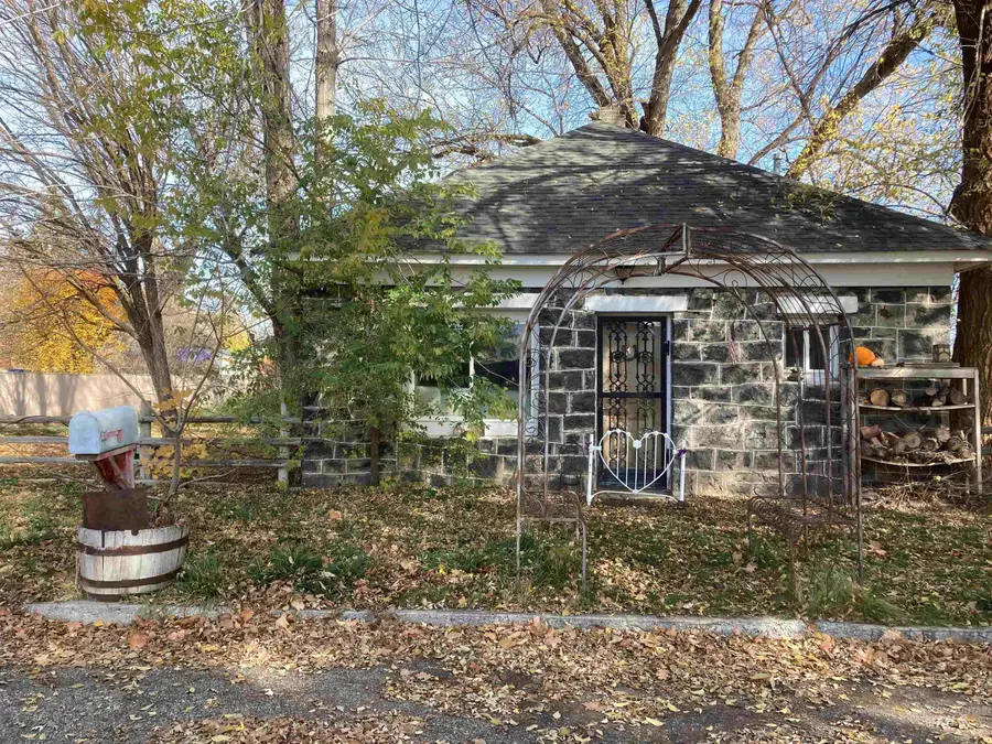 309 E C St, Shoshone, ID 83352 - Image #2