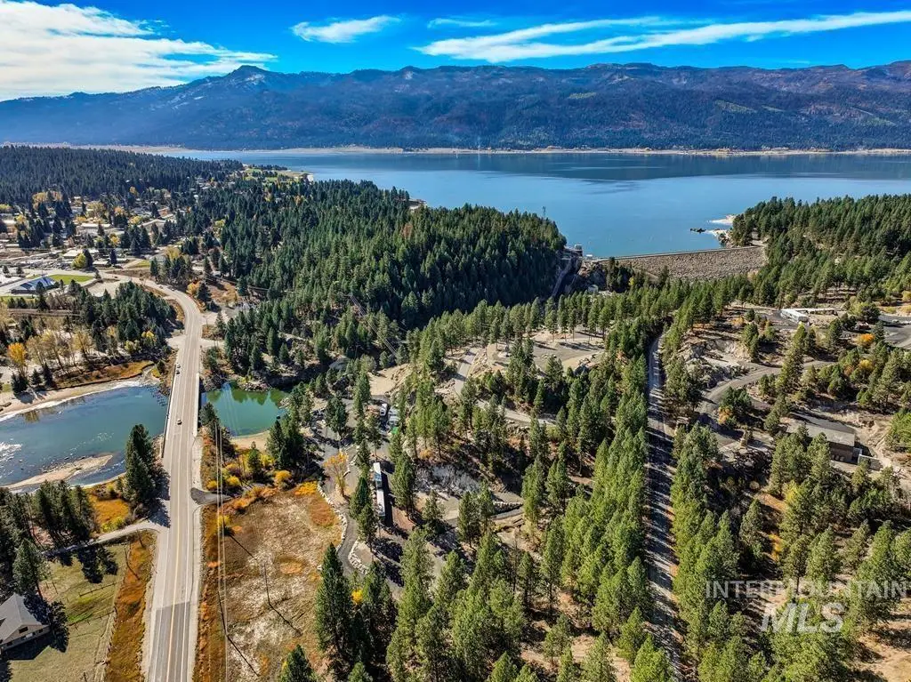 301 Vista Point Blvd, Cascade, ID 83611 - Image #1