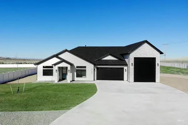 4300 NW Purple Sage Cir, Mountain Home, ID 83647