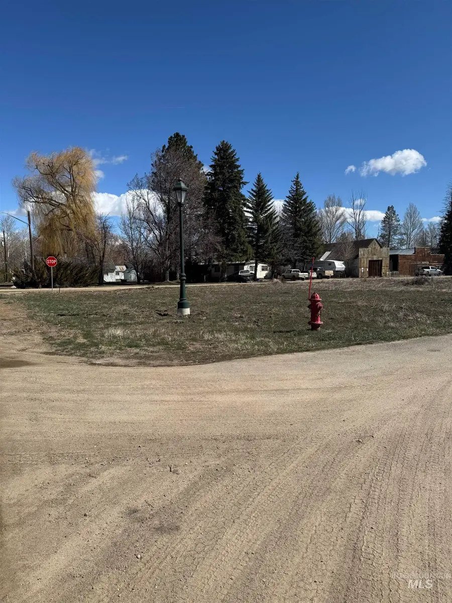 202 E Garnet Ave, Fairfield, ID 83327 - Image #3