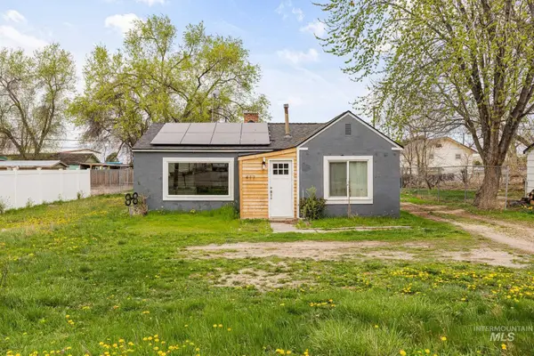 417 Randolph Ave, Melba, ID 83641