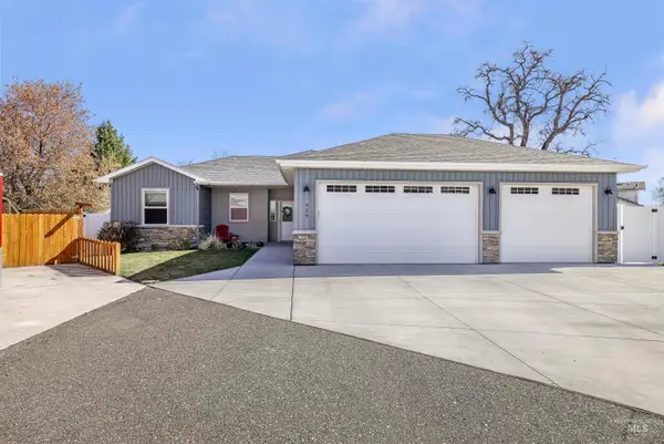 929 Applewood Dr, Buhl, ID 83316