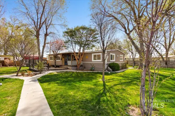 722 NW Date, Mountain Home, ID 83647