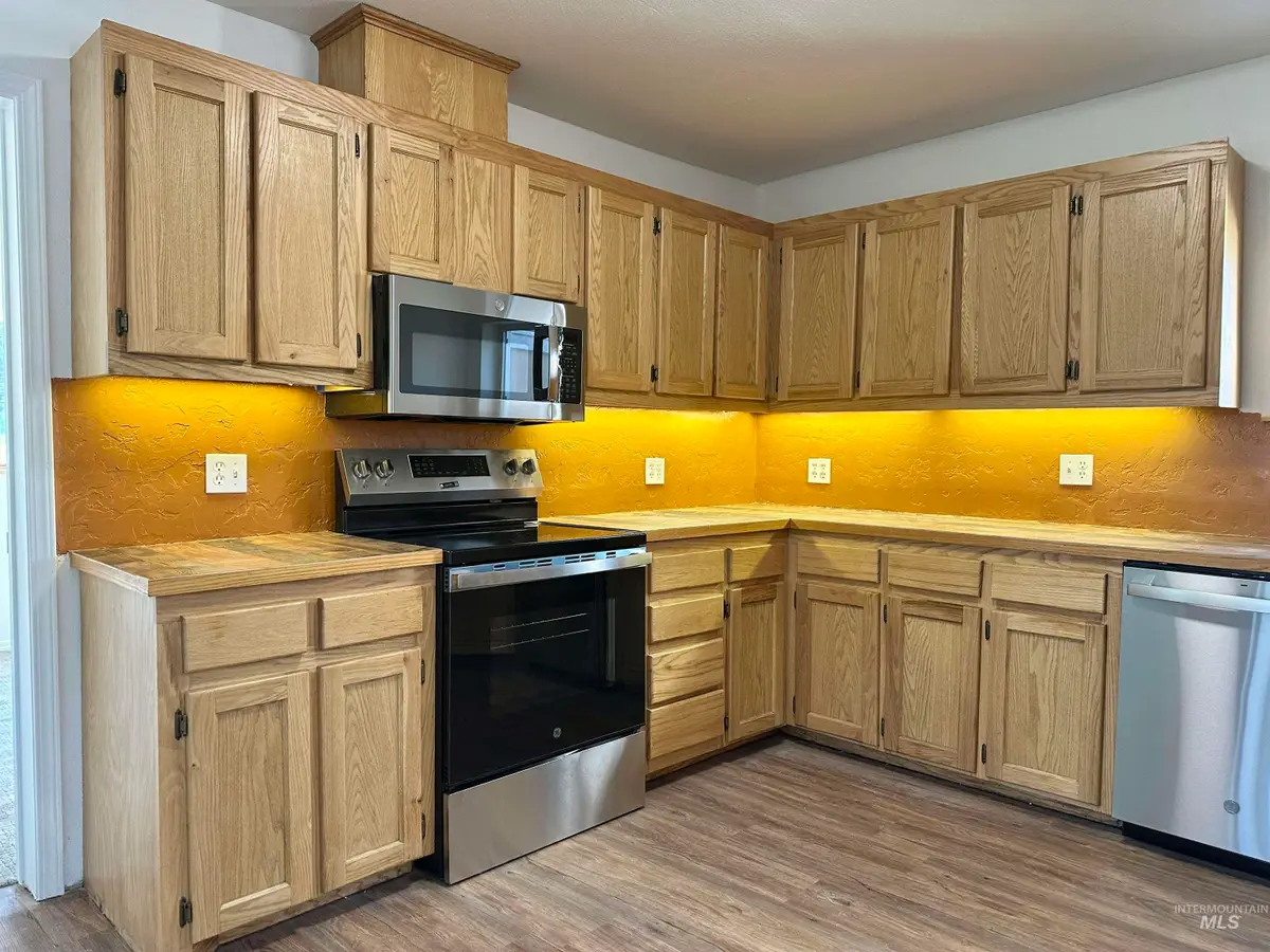 408 Walnut St, Nezperce, ID 83543 - Image #1