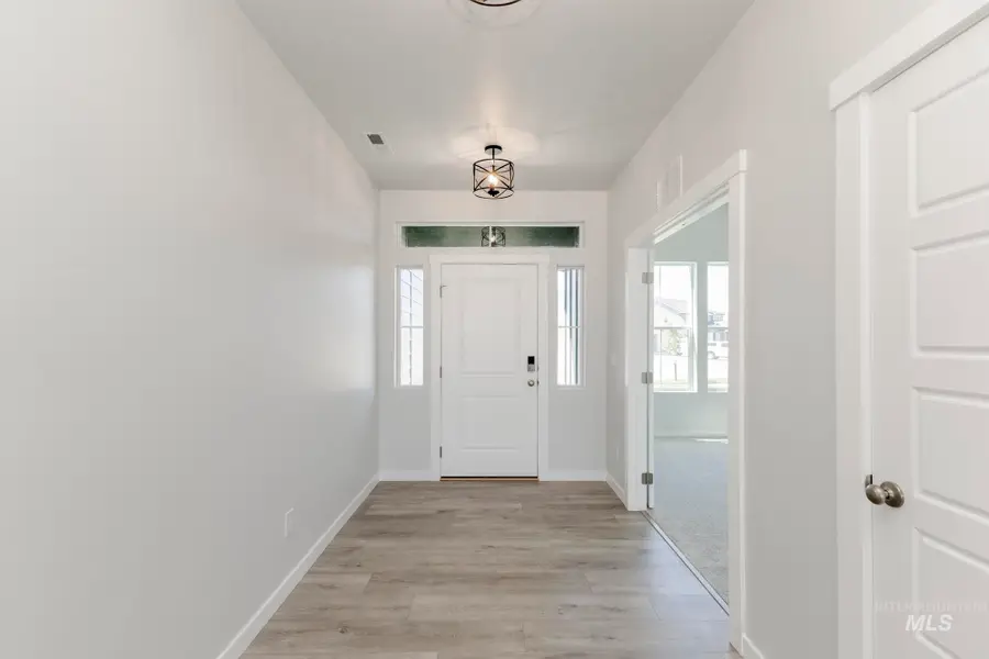 1002 E Perjue Basin Dr, Nampa, ID 83686 - Image #3