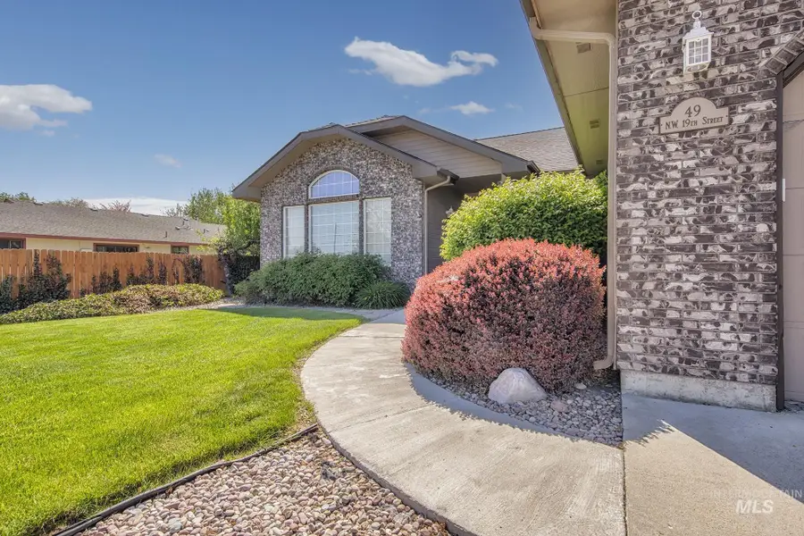 49 NW 19th St, Ontario, OR 97914 - Image #2