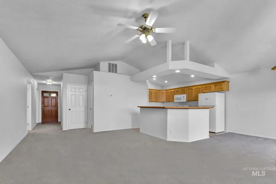 227 E Spinosa Dr, Meridian, ID 83646 - #3