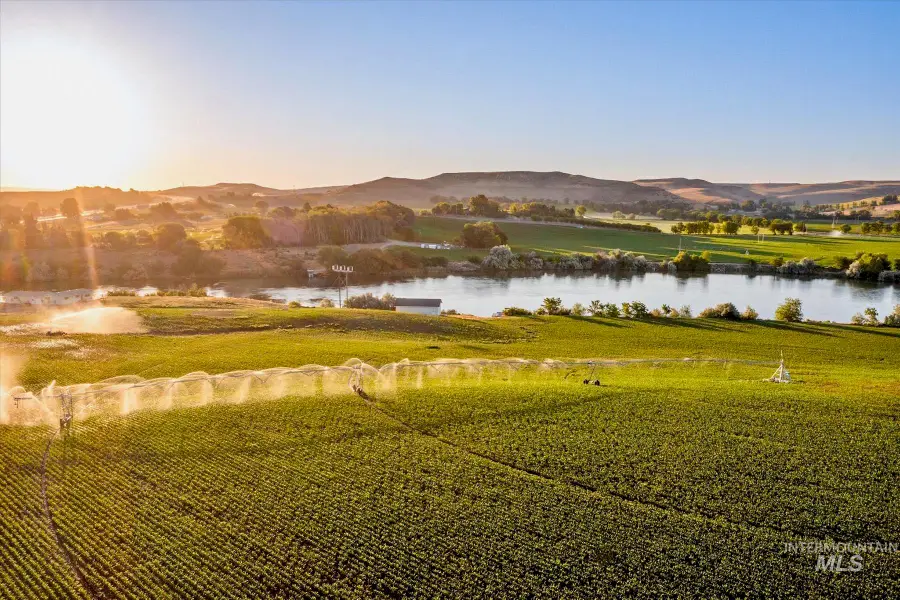 1429 E Cleveland Avenue, Glenns Ferry, ID 83627 - Image #2