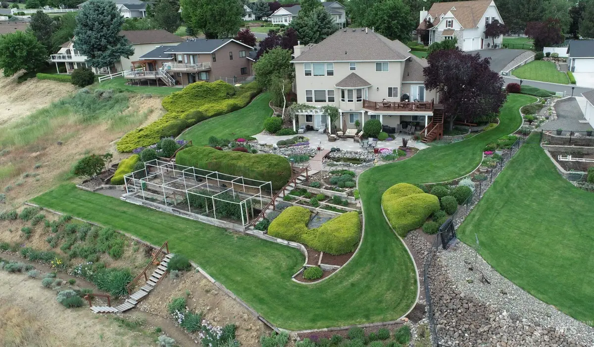 3725 Nicklaus Dr, Clarkston, WA 99403 - Image #1