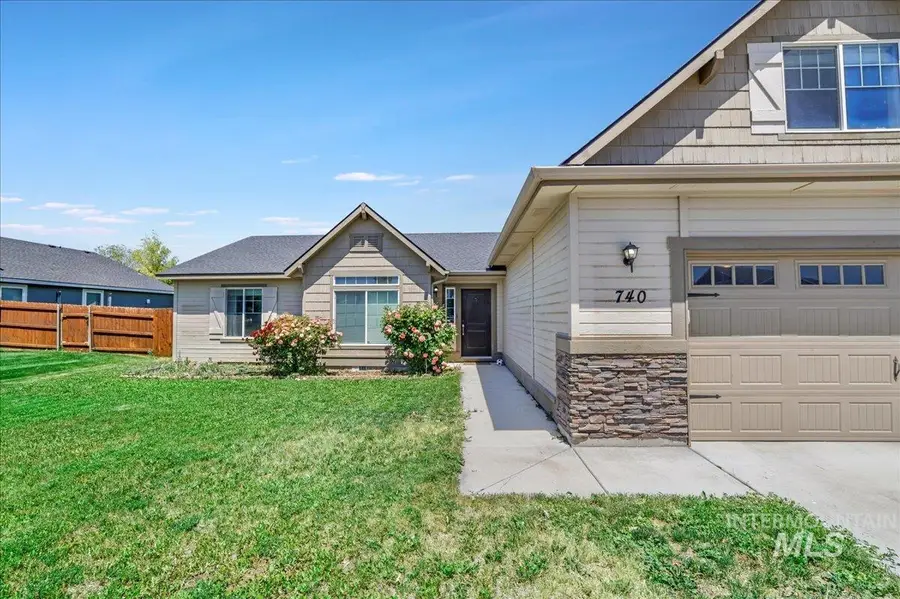 740 SW Portal St, Mountain Home, ID 83647 - Image #2