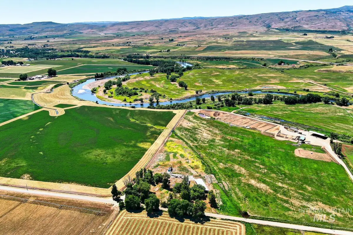 2327 Snapp Ln, Midvale, ID 83645 - Image #1