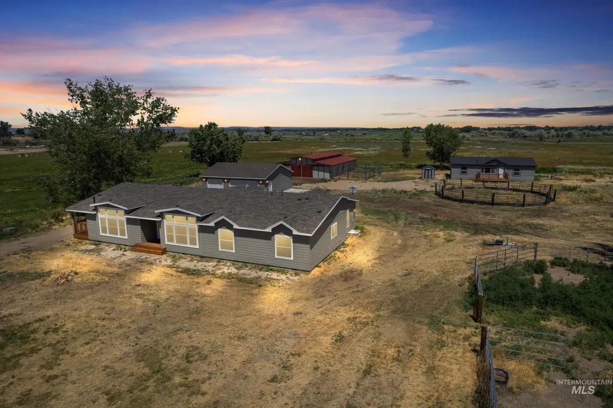 30556 Pet Ln, Parma, ID 83660 - Image #1