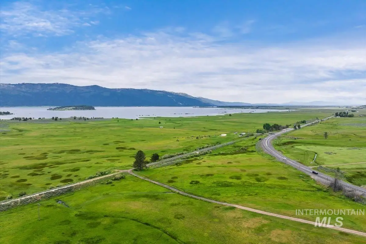 11 Stonebraker Ln, Cascade, ID 83611 - Image #1